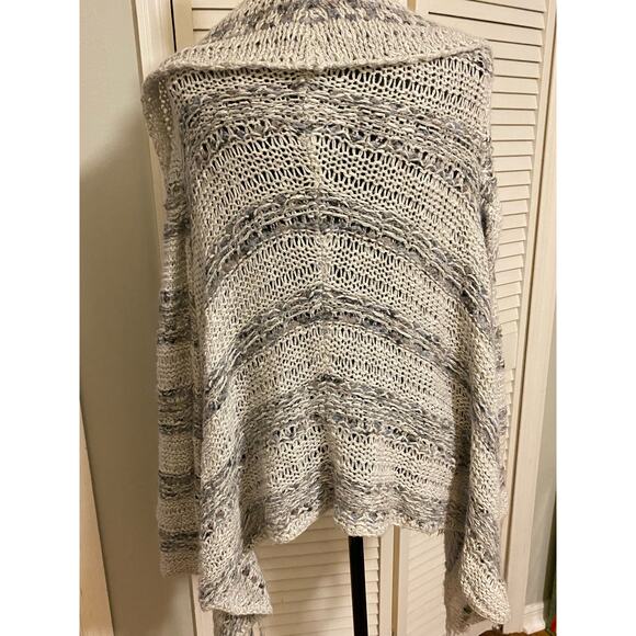 Free People Runaway Love Cardigan, Size Medium Soft Gray‎ and White Fringe
Open - Picture 2 of 5